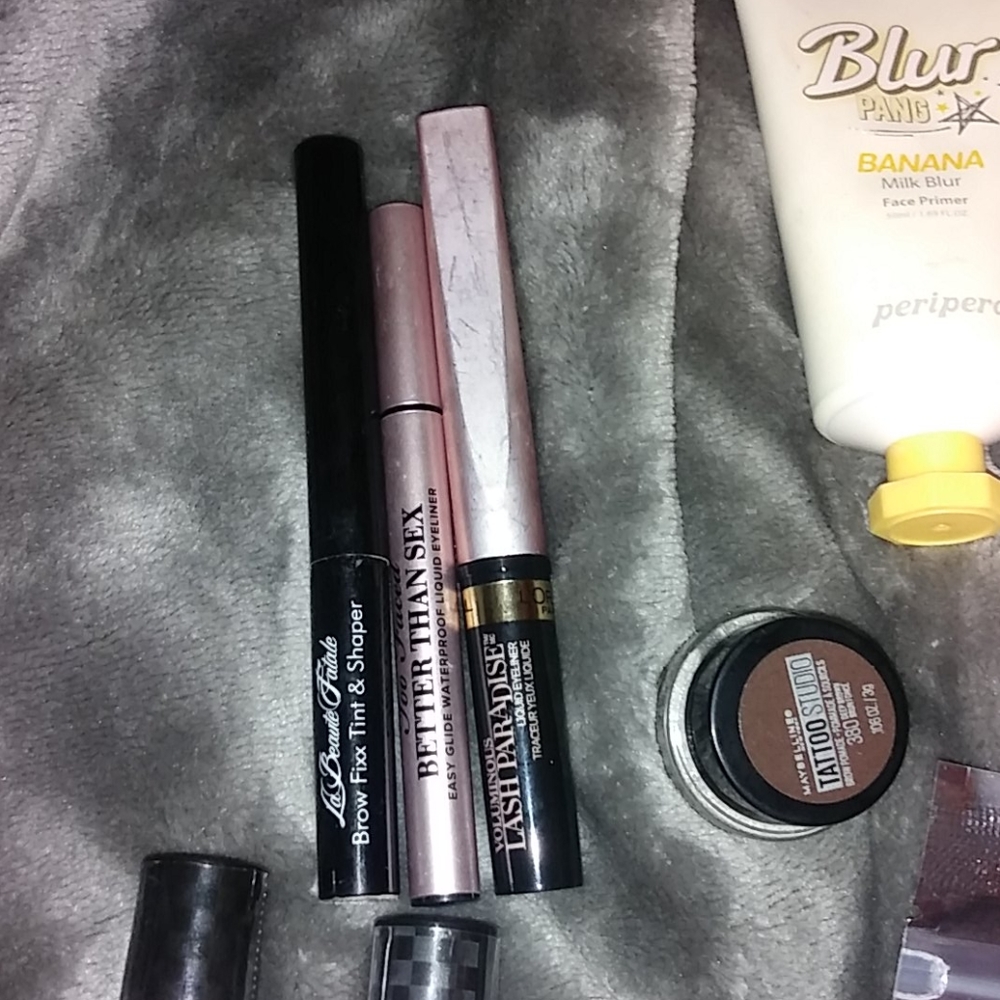 Makeup bundle 💕💥 - Picture 6 of 7
